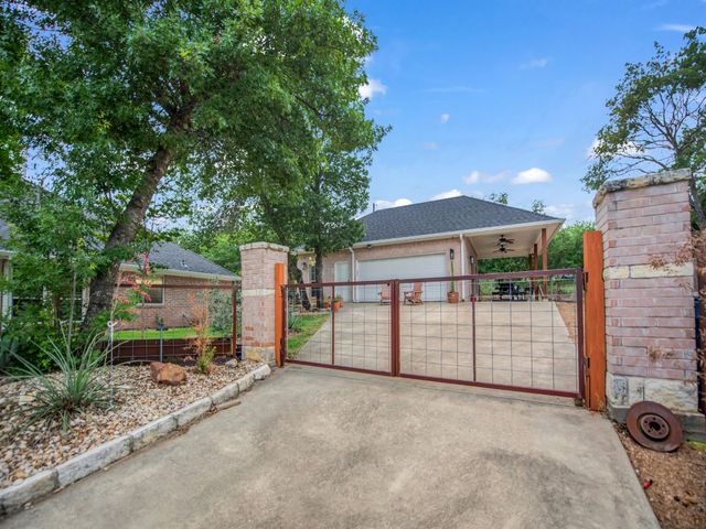148 Saddle Brook Drive, Hudson Oaks, TX 76087
