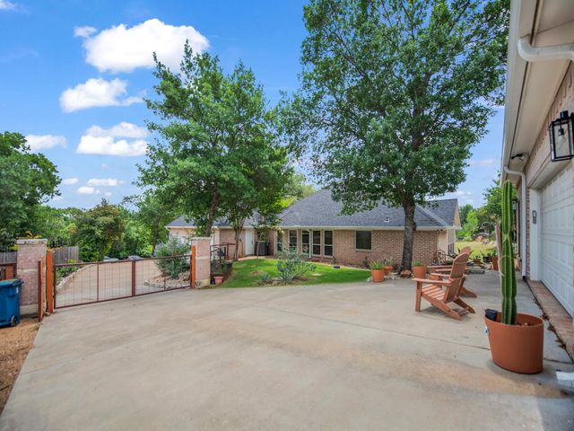 148 Saddle Brook Drive, Hudson Oaks, TX 76087