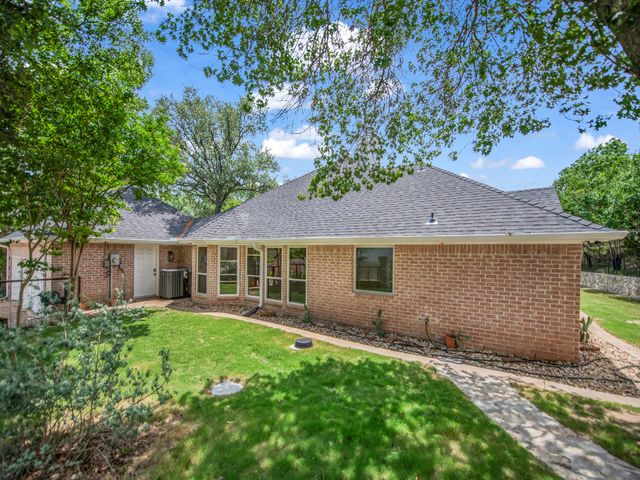 148 Saddle Brook Drive, Hudson Oaks, TX 76087