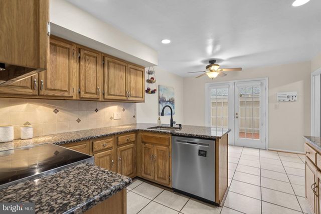 20716 HIGHLAND HALL DR, Montgomery Village, MD 20886