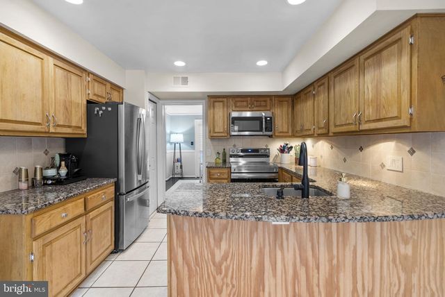 20716 HIGHLAND HALL DR, Montgomery Village, MD 20886