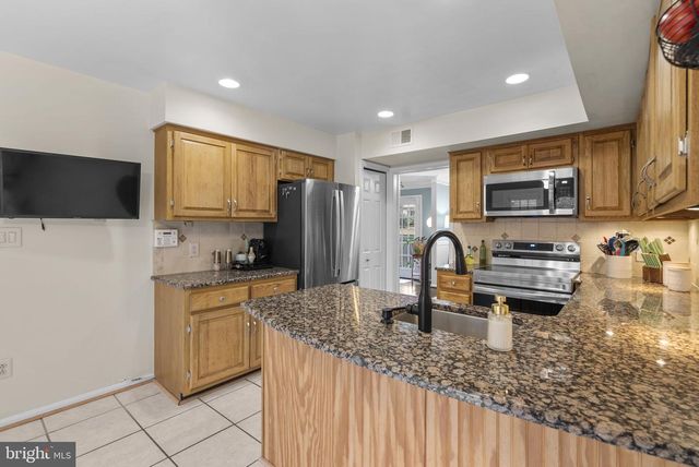 20716 HIGHLAND HALL DR, Montgomery Village, MD 20886