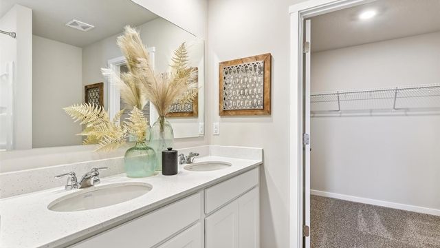 2889 Prairielight Drive, Hiawatha, IA 52233