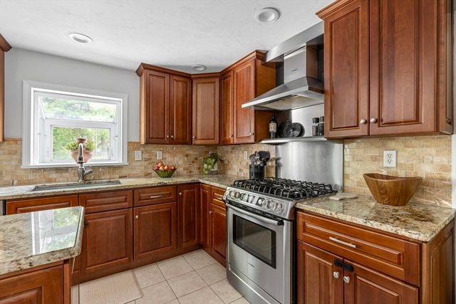53 Concannon Circle, Weymouth, MA 02188