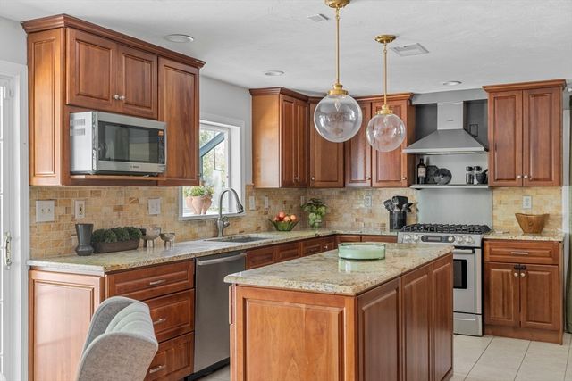 53 Concannon Circle, Weymouth, MA 02188