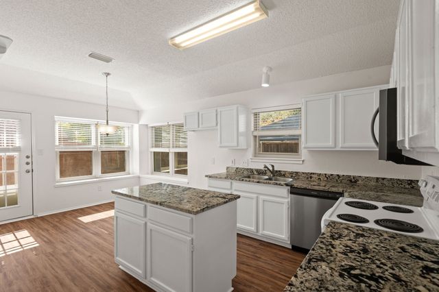 401 Caviness Drive, Grapevine, TX 76051