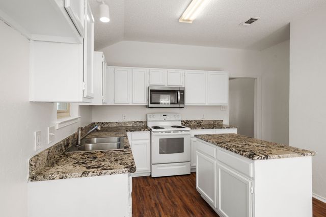 401 Caviness Drive, Grapevine, TX 76051