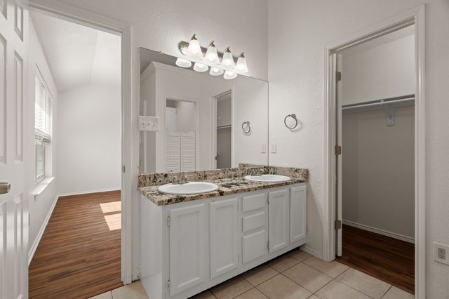 401 Caviness Drive, Grapevine, TX 76051