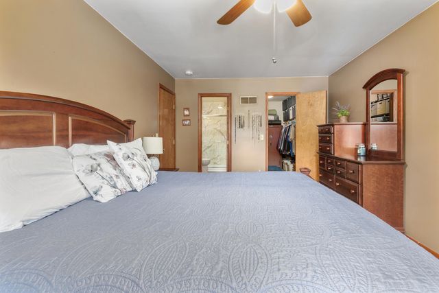 889 Rustic Acres Lane, Hebron, IN 46341