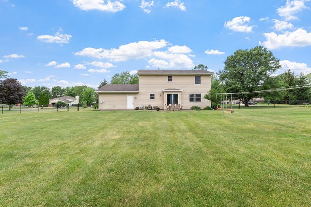 889 Rustic Acres Lane, Hebron, IN 46341