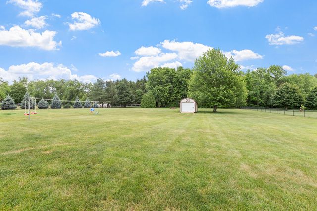 889 Rustic Acres Lane, Hebron, IN 46341
