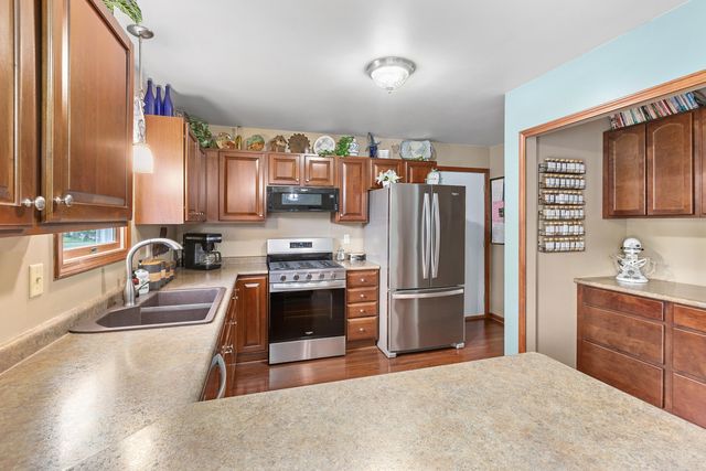 889 Rustic Acres Lane, Hebron, IN 46341