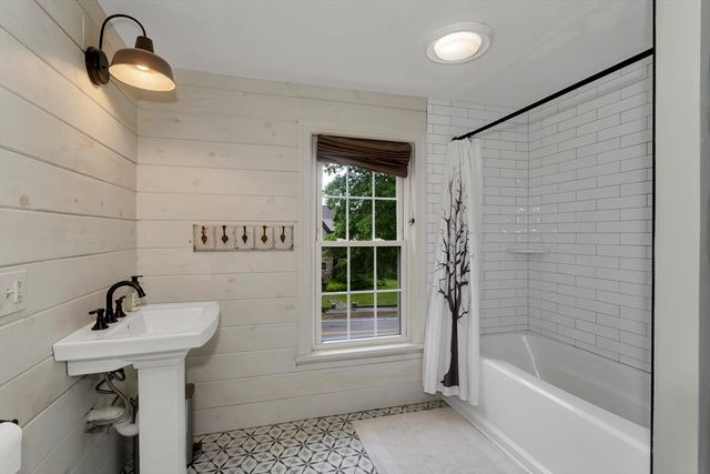 20 Worcester St, Grafton, MA 01519