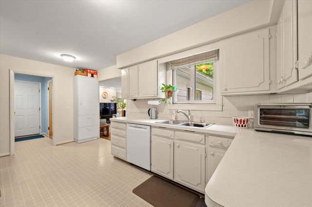 2630 Kimberley Road, Ann Arbor, MI 48104