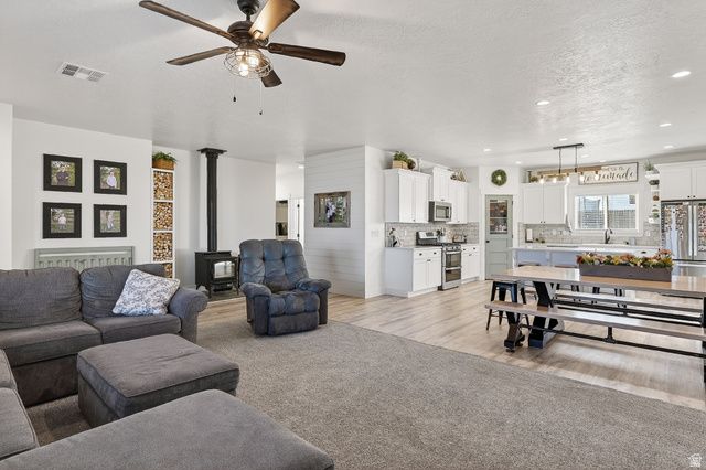 4236 N MAPLE CIR, Enoch, UT 84721