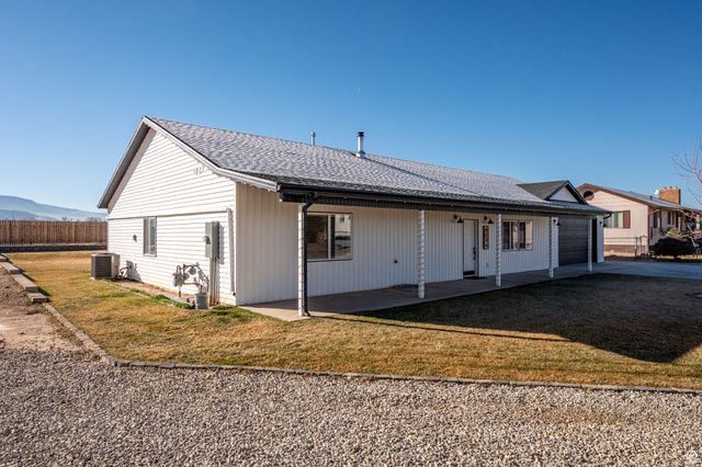 4236 N MAPLE CIR, Enoch, UT 84721