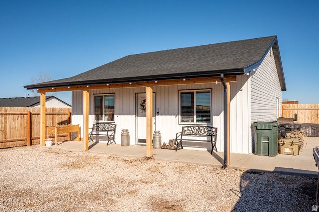 4236 N MAPLE CIR, Enoch, UT 84721