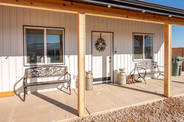 4236 N MAPLE CIR, Enoch, UT 84721