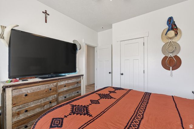 4236 N MAPLE CIR, Enoch, UT 84721