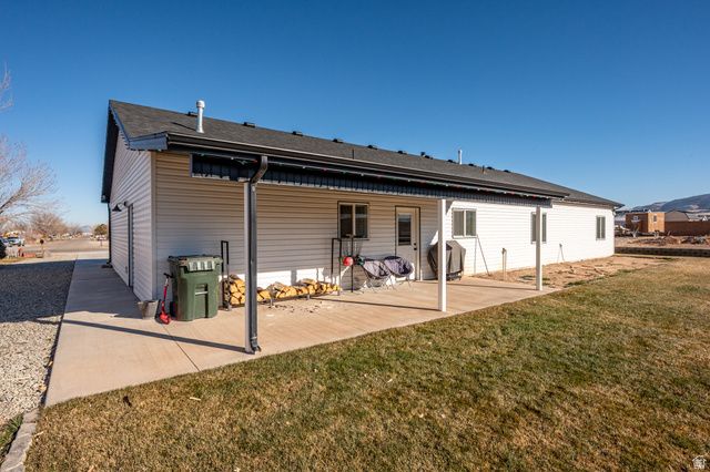 4236 N MAPLE CIR, Enoch, UT 84721