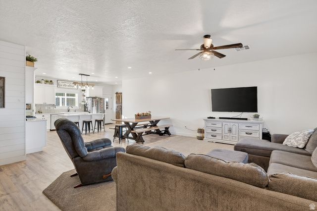 4236 N MAPLE CIR, Enoch, UT 84721