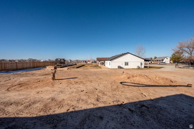 4236 N MAPLE CIR, Enoch, UT 84721