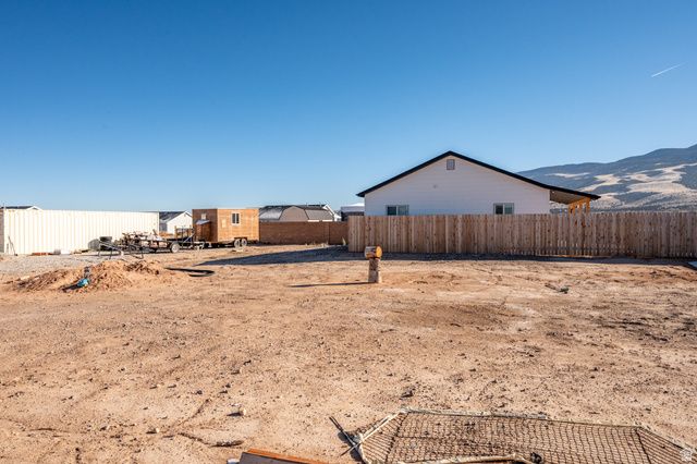 4236 N MAPLE CIR, Enoch, UT 84721