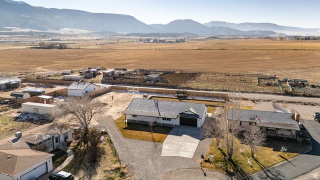 4236 N MAPLE CIR, Enoch, UT 84721