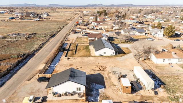 4236 N MAPLE CIR, Enoch, UT 84721