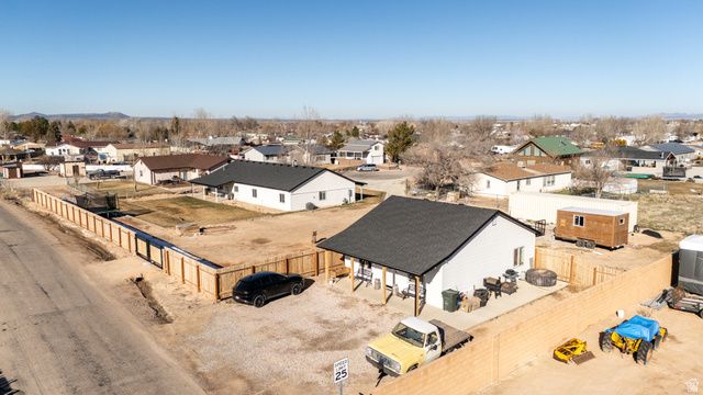 4236 N MAPLE CIR, Enoch, UT 84721