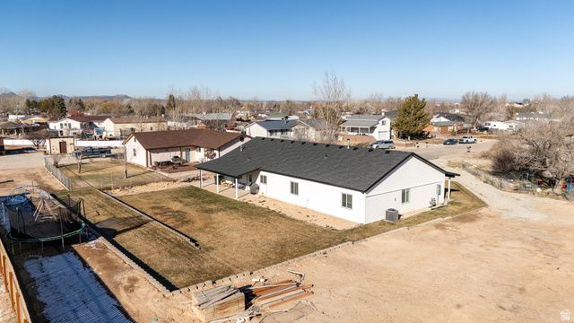 4236 N MAPLE CIR, Enoch, UT 84721