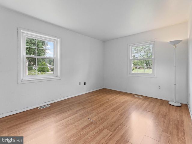 203 EVERGREEN DR, Willingboro, NJ 08046