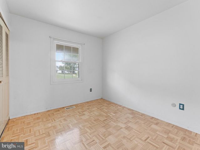 203 EVERGREEN DR, Willingboro, NJ 08046