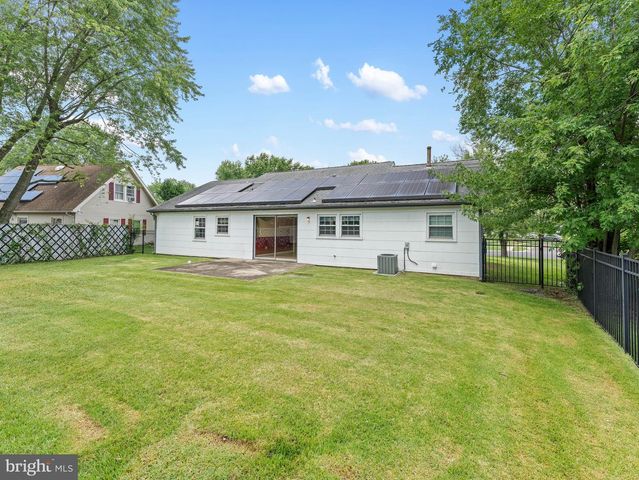203 EVERGREEN DR, Willingboro, NJ 08046