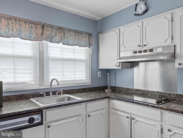 203 EVERGREEN DR, Willingboro, NJ 08046