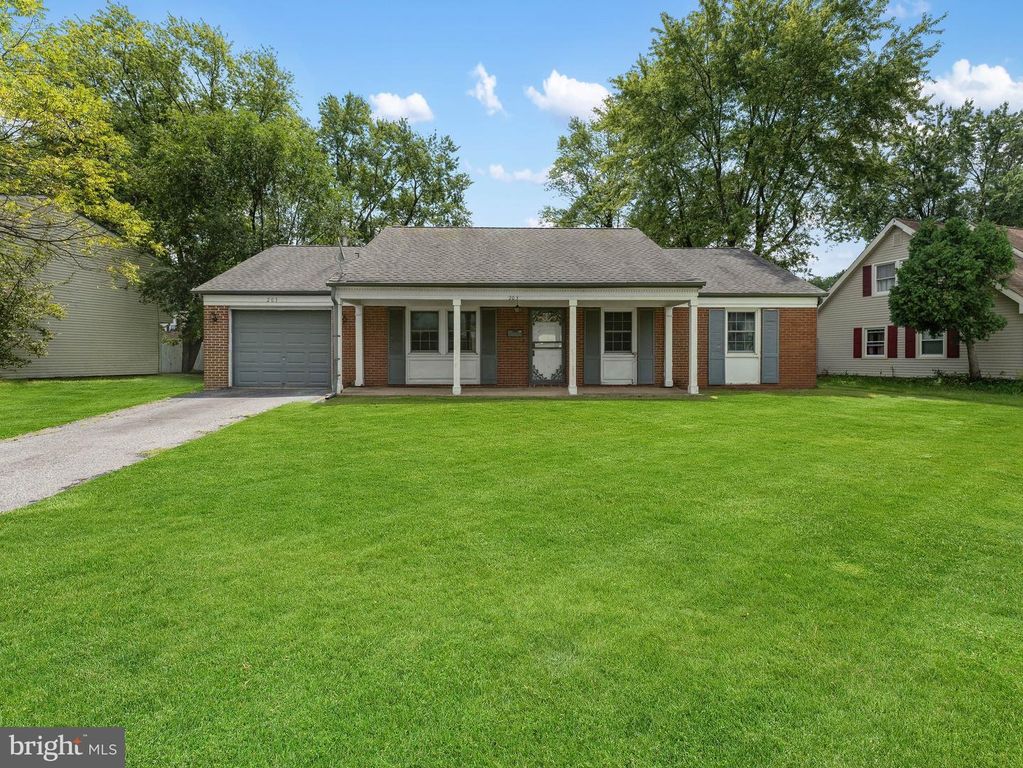 203 EVERGREEN DR, Willingboro, NJ 08046