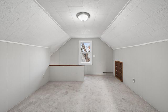 121 Roselawn Avenue E, Maplewood, MN 55117