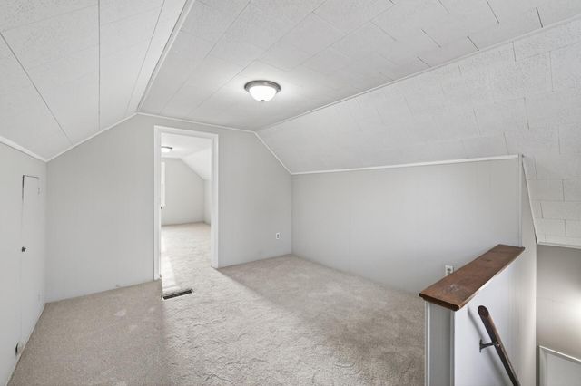 121 Roselawn Avenue E, Maplewood, MN 55117