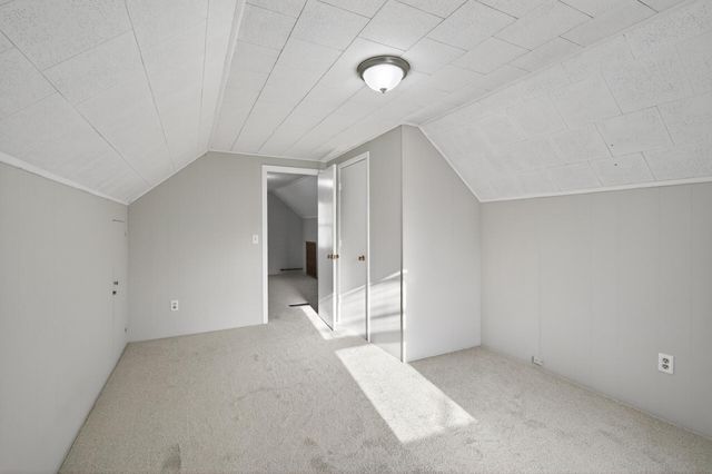 121 Roselawn Avenue E, Maplewood, MN 55117