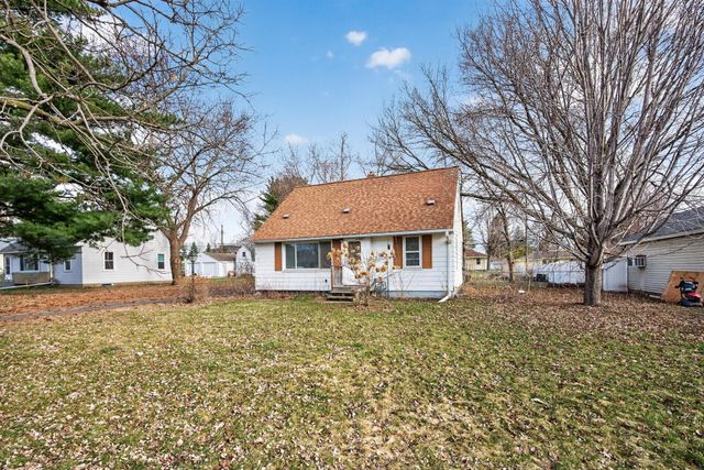 121 Roselawn Avenue E, Maplewood, MN 55117