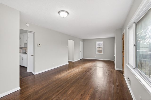 121 Roselawn Avenue E, Maplewood, MN 55117