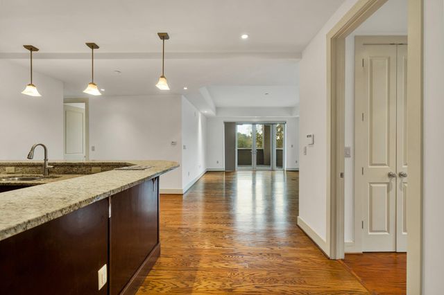 4 Cherokee Boulevard 225, Chattanooga, TN 37405