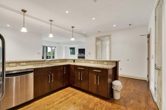 4 Cherokee Boulevard 225, Chattanooga, TN 37405