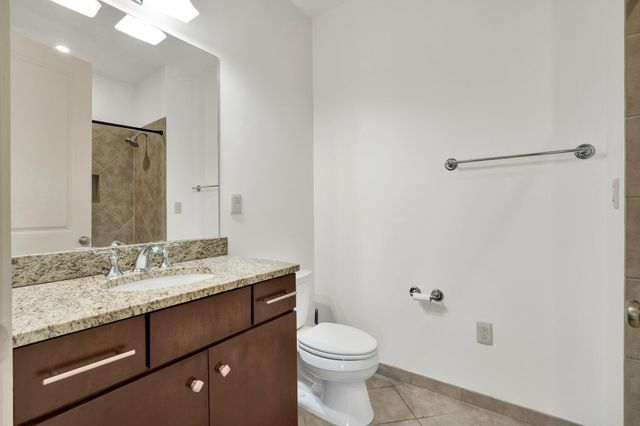 4 Cherokee Boulevard 225, Chattanooga, TN 37405