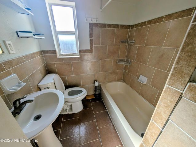 2136 COLLEGE Street 2, Jacksonville, FL 32204