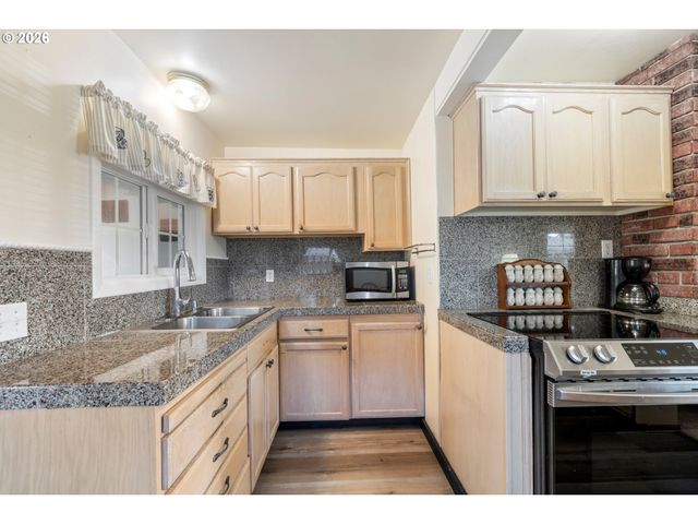 8080 S MINNEHAHA St, Rockaway Beach, OR 97136