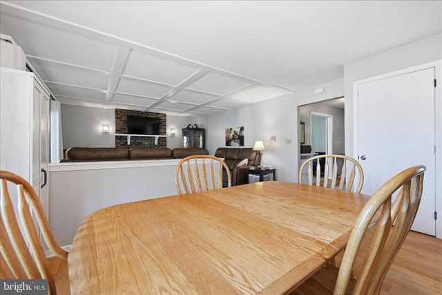 1828 N EDEN RD, Lancaster, PA 17601