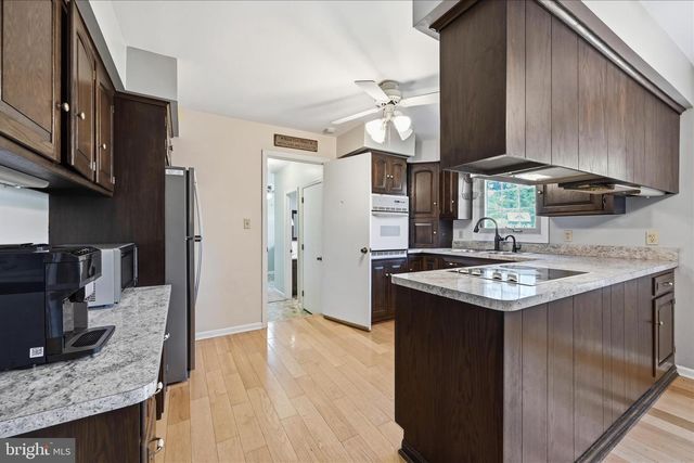 1828 N EDEN RD, Lancaster, PA 17601
