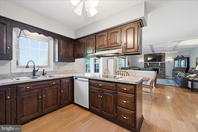 1828 N EDEN RD, Lancaster, PA 17601