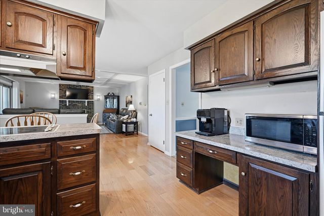 1828 N EDEN RD, Lancaster, PA 17601